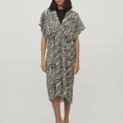 Vila KNOOPRIEM IN DE TAILLE JURK MET KORTE MOUWEN
