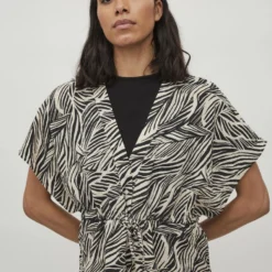 Vila KNOOPRIEM IN DE TAILLE JURK MET KORTE MOUWEN -Goedkope Fraaie Mod Winkel 14075536 Birch 942021 007