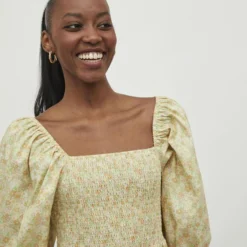 Vila KORTE MOUWEN GESMOKTE JURK 8 Vila KORTE MOUWEN GESMOKTE JURK -Goedkope Fraaie Mod Winkel 14076025 CloudDancer 947431 006